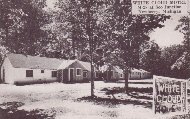White Cloud Motel - Old Postcard (newer photo)